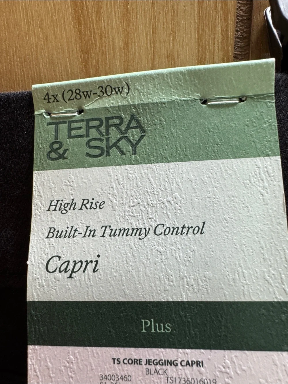 Terra & Sky Black Capri Stretch Pants